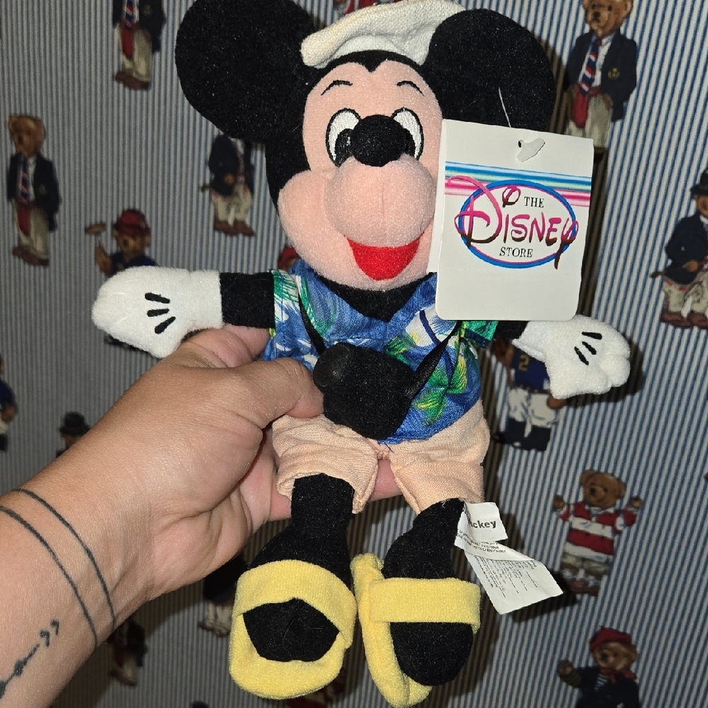 New Disney Tourist Mickey Hawaii Bean Bag plush toy Disney Resort